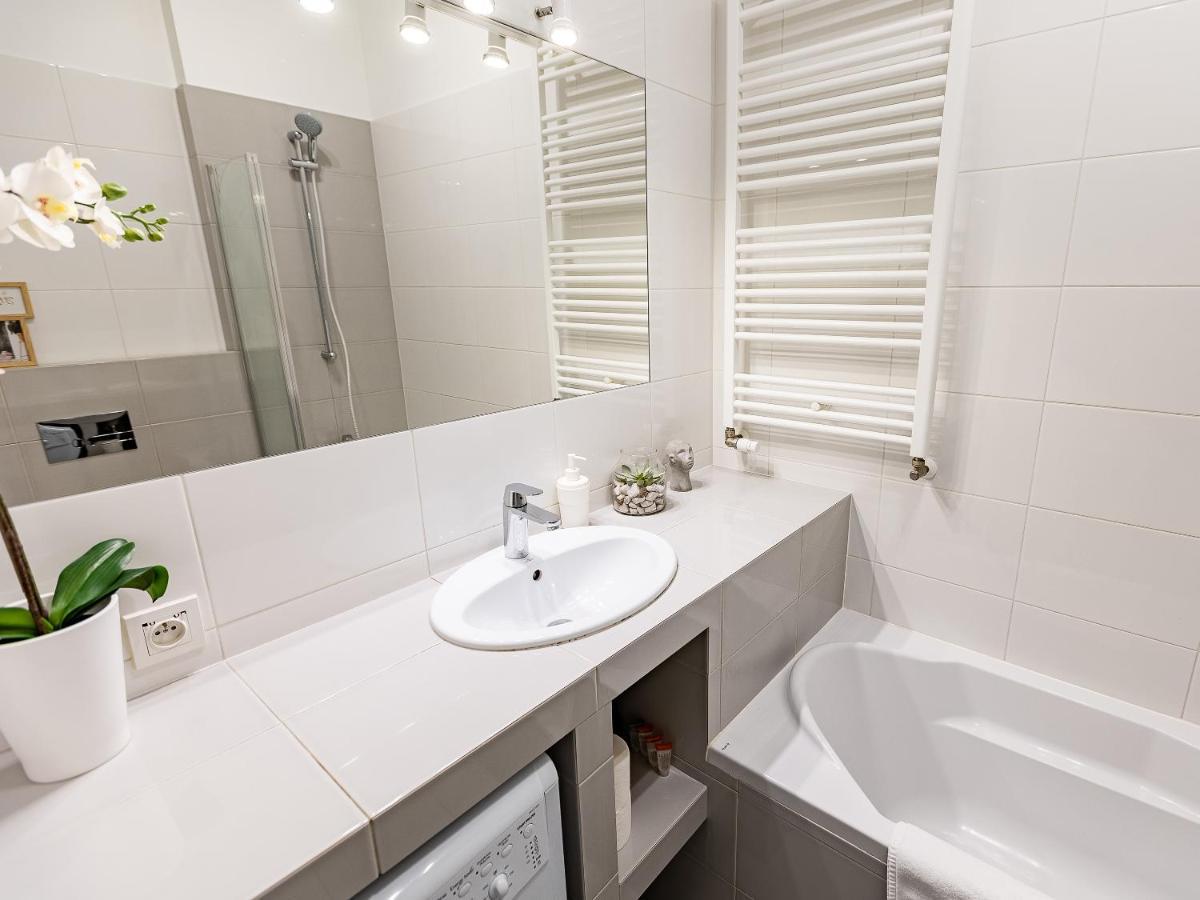 Kolejowa Aparthotel Варшава Екстериор снимка