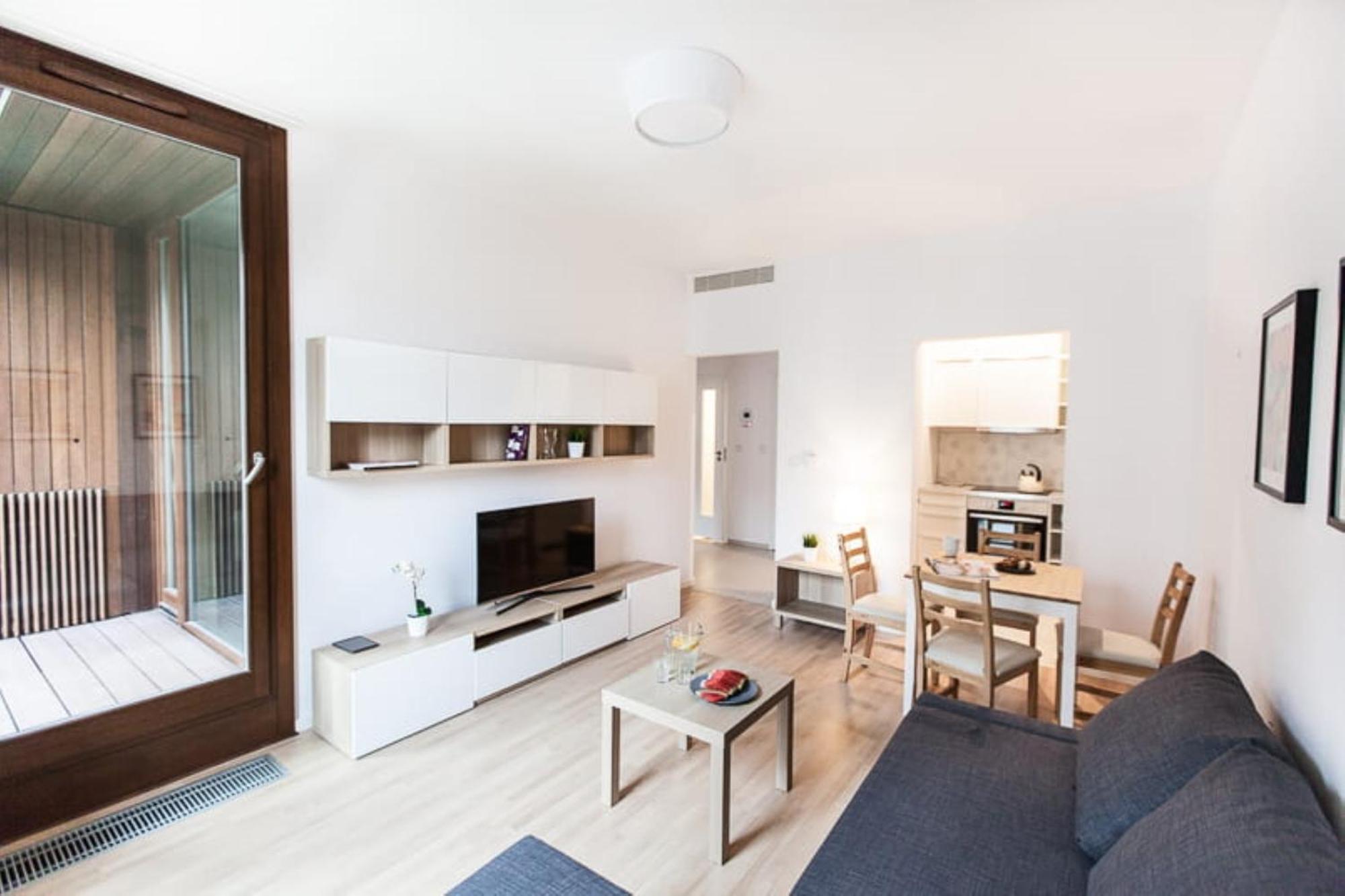 Kolejowa Aparthotel Варшава Екстериор снимка